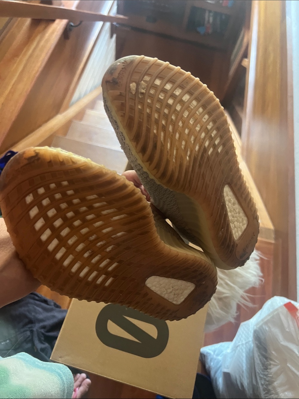 Yeezy Boost 350 V2 in Light Tan - Picture 2 of 3